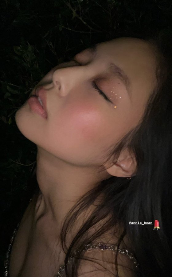 jnkgod's tweet photo. her visual is really out of this world https://t.co/C2OTMxsLuh