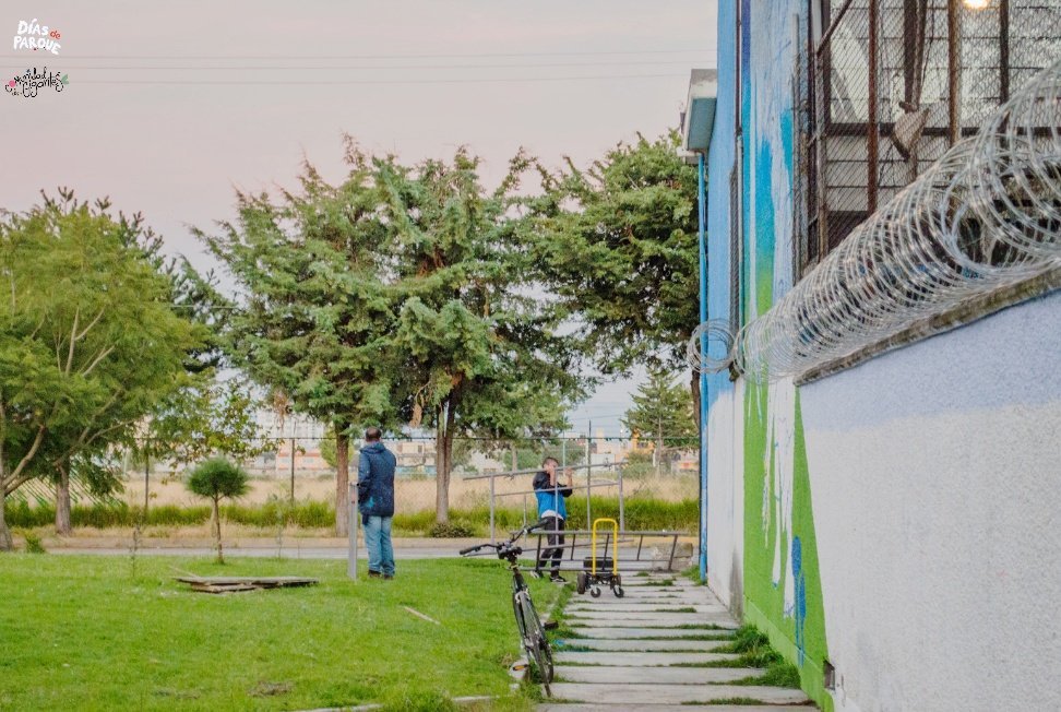 diasdeparque's tweet photo. Ente fin de semana en el #MegaMural #ComunidadDeGigantes :

🖌️ Preparamos los muros 

🏗️ Montamos un andamio

📏 Hicimos los primeros trazos 

🌳🌼 La música nunca falta 🎶🤸☀️ https://t.co/xgc1cmWHMl