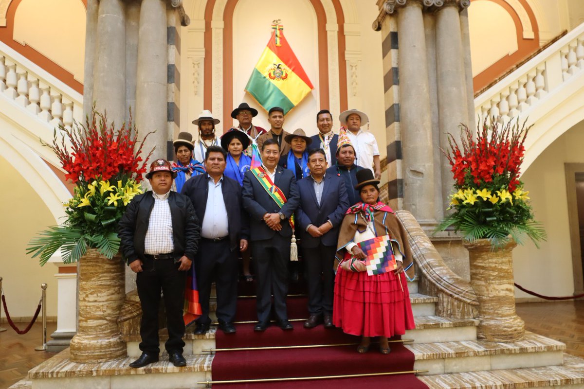 Cumplimos nuestro primer año de gestión con el apoyo incondicional de nuestras organizaciones sociales y el Pacto de Unidad, cuya lucha por la democracia valoramos. Seguiremos luchando por el pueblo boliviano, trabajador y digno, que merece mejores días. ¡Gracias #Bolivia!