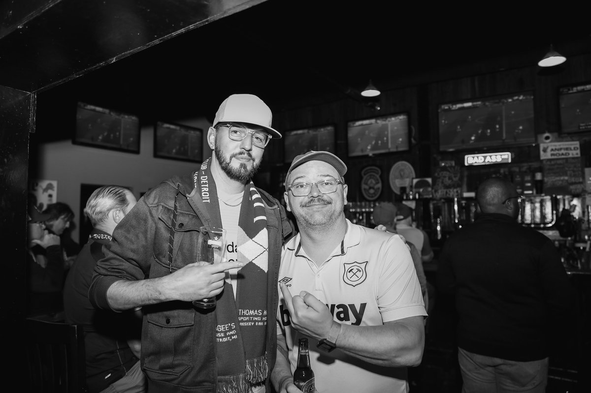 OLSCDetroit's tweet image. Bummed to not get a win yesterday, but it was great to see all of you out yesterday as usual, and thanks to our guests over at @HammersDetroit for being good sports!! 

#YNWA #olscdetroit #detroitolsc #LIVWHU #lfc #LiverpoolFC