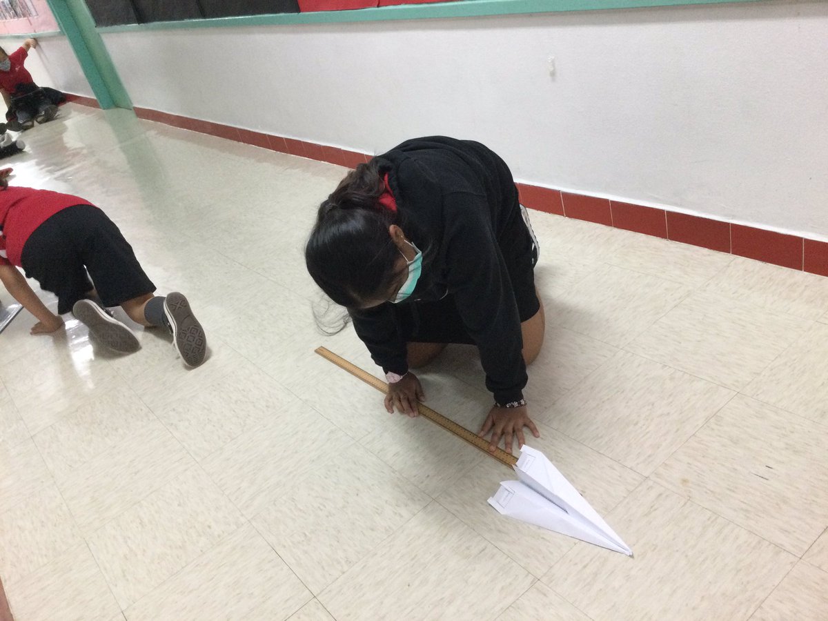 DSCEMsC's tweet photo. We are testing paper planes with ailerons! #scichat https://t.co/vtUP3AfVCN
