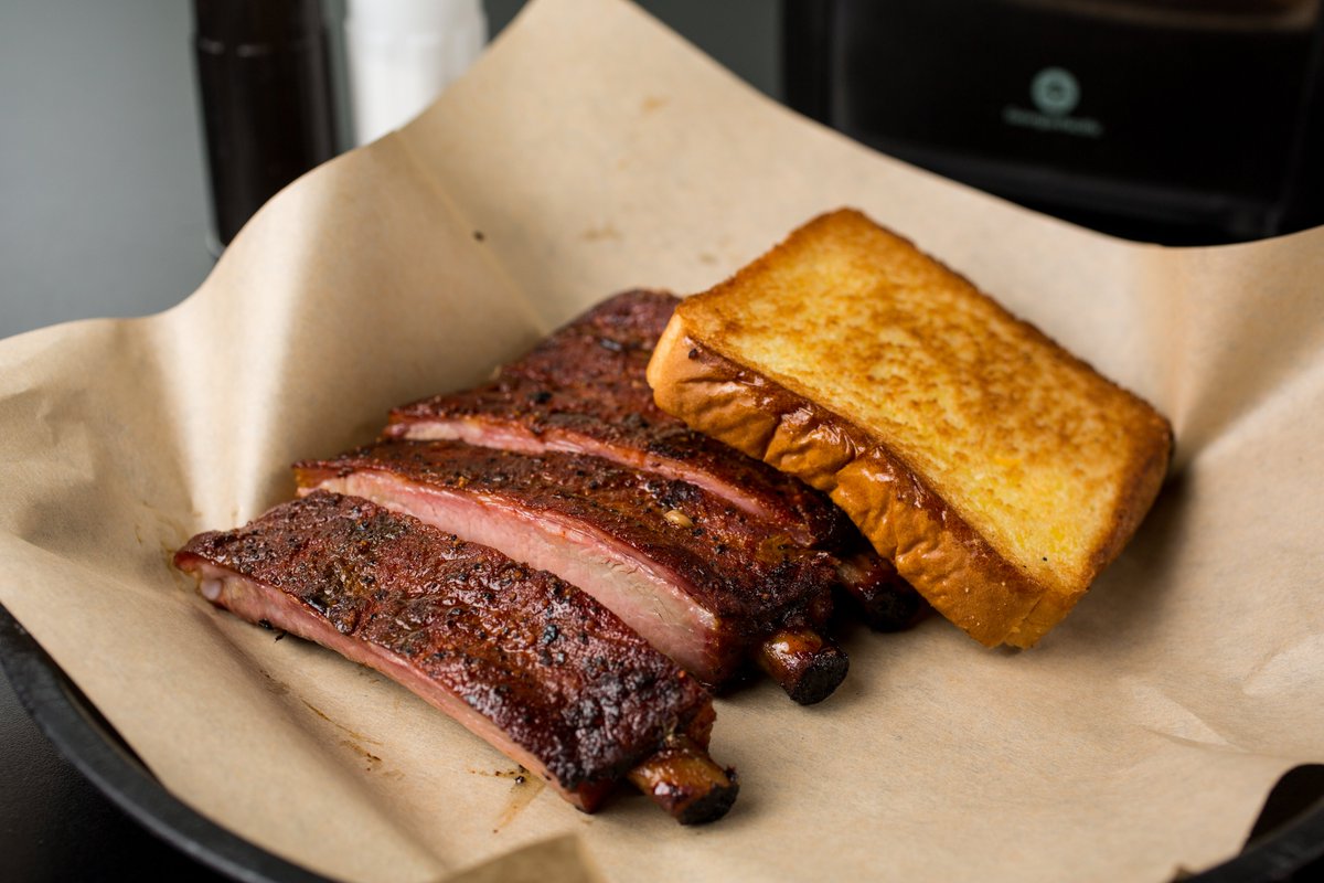 BigJakesBBQ's tweet photo. Craving some late evening bbq? โ
Our drive-thru locations are open until 9pm (excluding our New Boston location). ๐ฅณ
#bbq #Texarkana #Texas #Arkansas #wearestillopen https://t.co/s49v36kxfY
