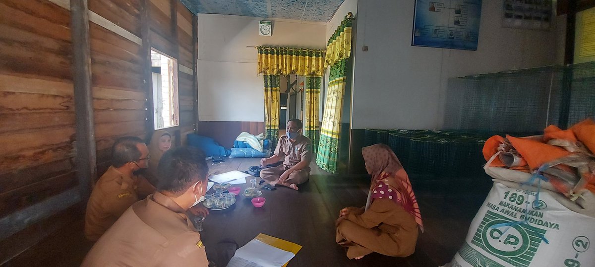SBudi21's tweet photo. Rabu(17/11), Setiobudi,Luhkan LomTim. Apel Bersama TNI POLRI di lapangan Masjid Nurul Bilat, dalam rangka Aksi Bersih pantai di pantai Seger Mandalika sircuait Lomteng 
#GiatLuhkanSatminkalBWI
#luhlapor 
#bbrblppgondol 
@bppp_banyuwangi https://t.co/pk9bcNzMxG https://t.co/rpkP4fTyMV