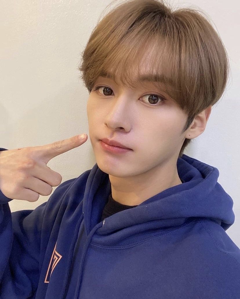 lxxfelix's tweet photo. He’s so 🥺🥺🥺 I love him sm </3 https://t.co/VUVKWRMuxN