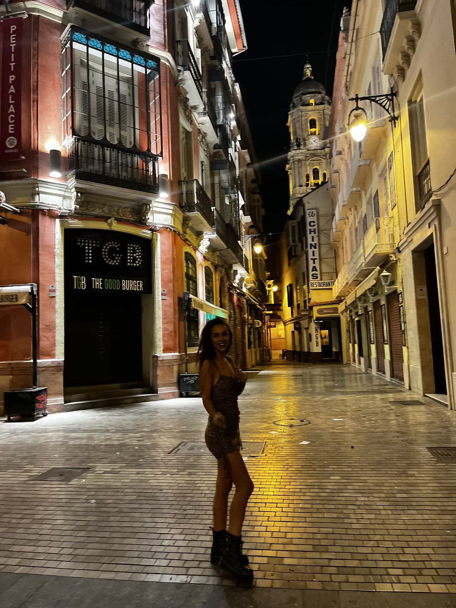 grierinmind's tweet photo. mi ex m decia q no le gustaba con vestidos namas q con cosas anchas. 
Ahora entiendo por qué https://t.co/1i1RSrZ9IK