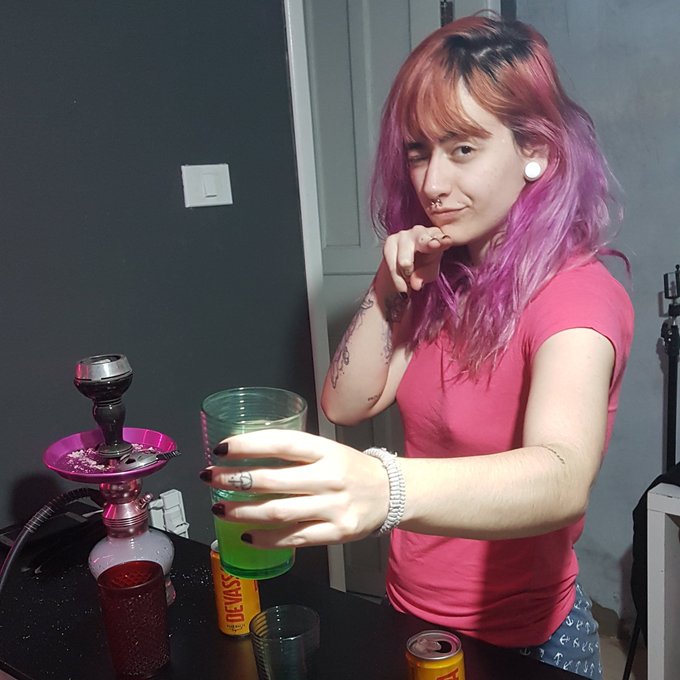 Bora beber at&eacute; cair?! https://t.co/MbilLKTezJ<a href="/tag/emochallenge"class="tags"><span>#emochallenge</span></a>