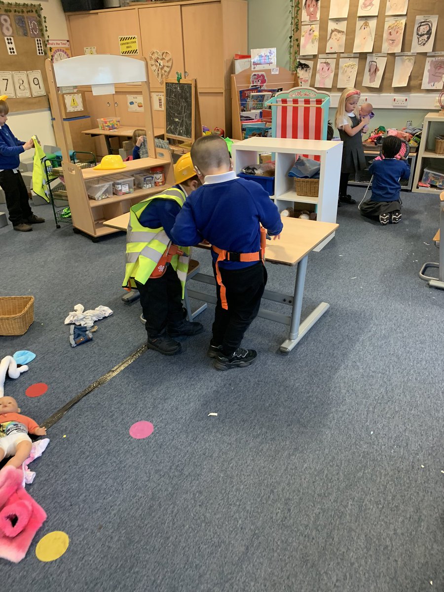 MrsQuigley2016's tweet photo. Checking out our new wooden toys today #toolbelt #roleplay #baby #cake #reallife @MrsQuigley2016 @PirieParkPS @gillimonaghan https://t.co/oTYlMbxdEJ