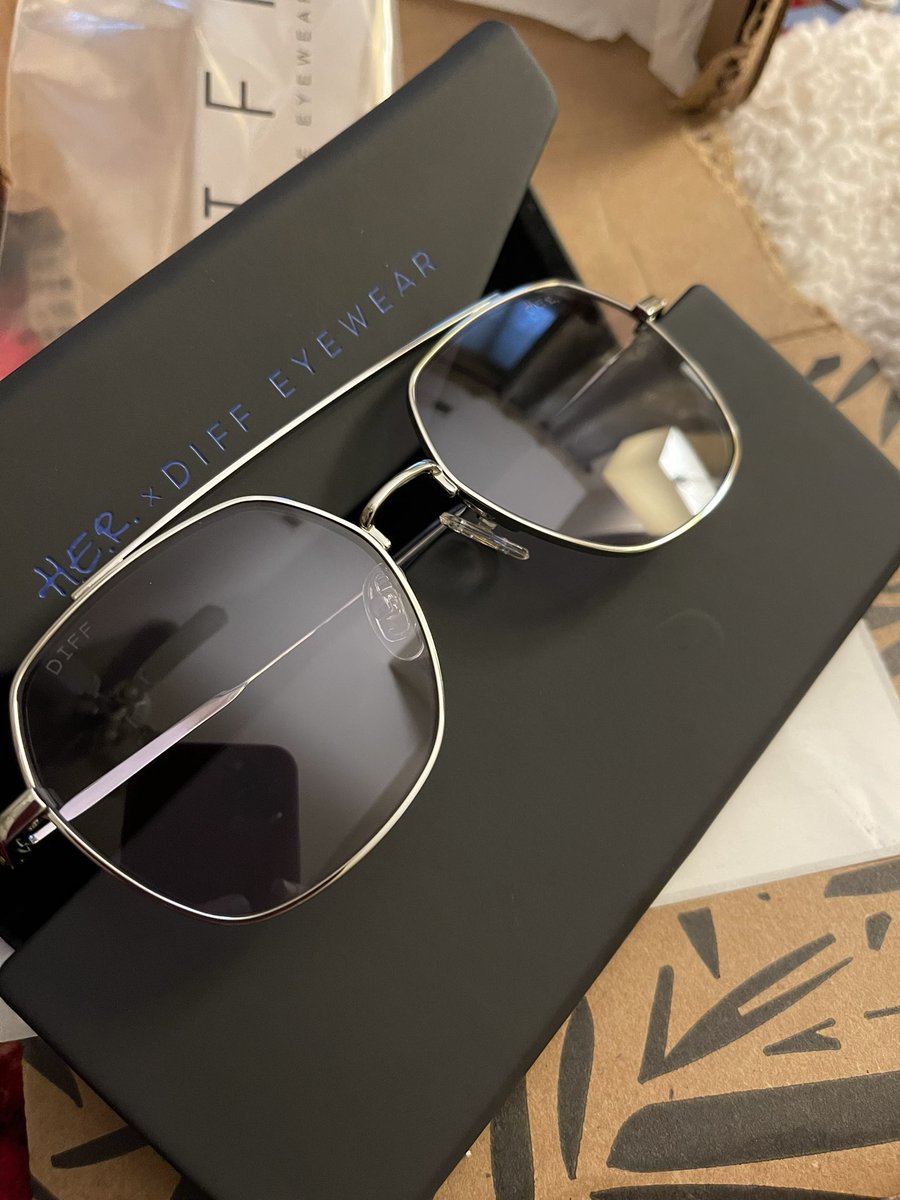 amanda0501's tweet photo. @HERMusicx the cutest glasses ๐ฉ๐ฉ๐ฉ๐ฉ I couldnโt be more excited haha #diffeyewear https://t.co/CGWA3HLTvP