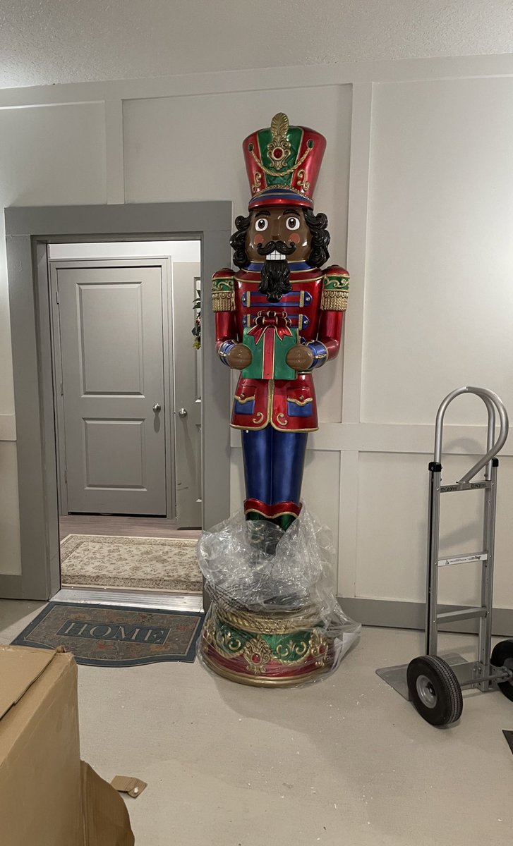 CrimexNoir's tweet image. My mom ordered some nutcrackers online not realizing how big they were.....

I have been laughing at this all day.