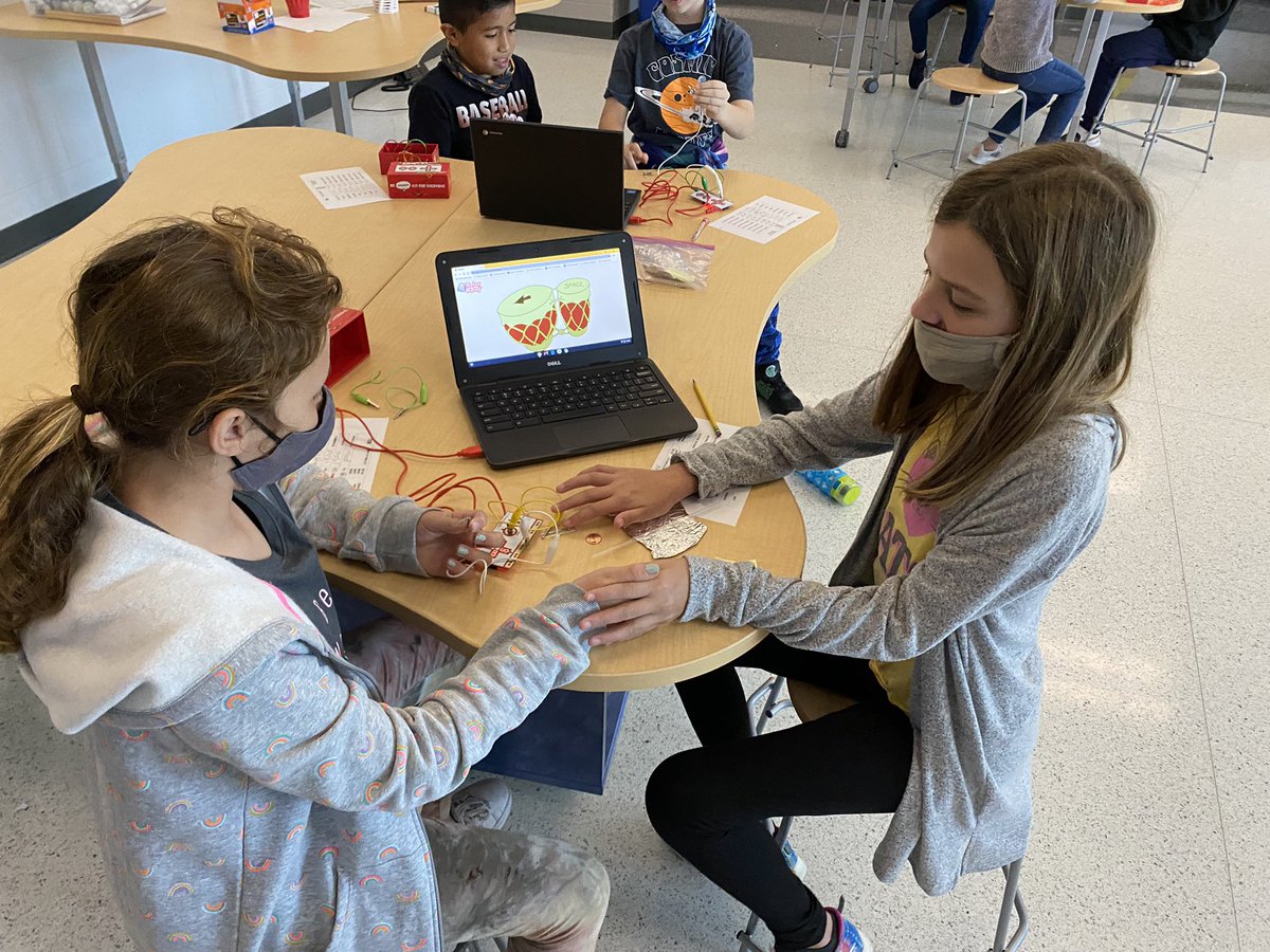 Lindsay Davis tweet media