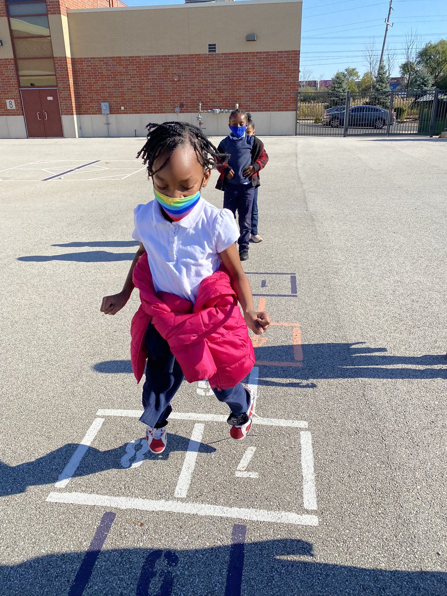 erin_thorne4's tweet photo. Enjoying the beautiful weather today at recess! Barack Obama Learning Academy 💜🦅💜@CDavis_BOLA @crest_5 @CoachDeLoach1 @APDavidArroyo @DHicksBola https://t.co/jdATFziu8B