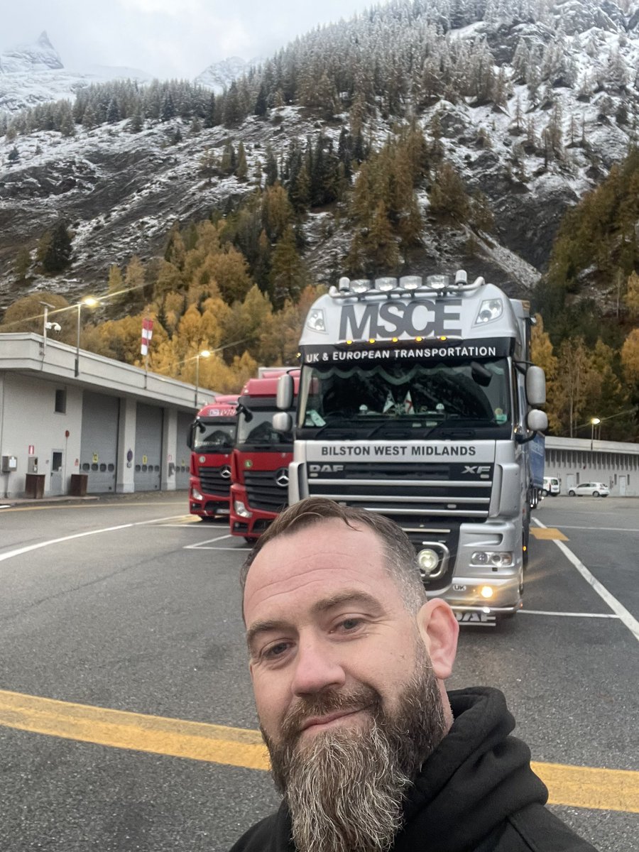 truckermattyb's tweet photo. Standard trucker selfie as I crossed into Italy https://t.co/JyLwtEoyVa