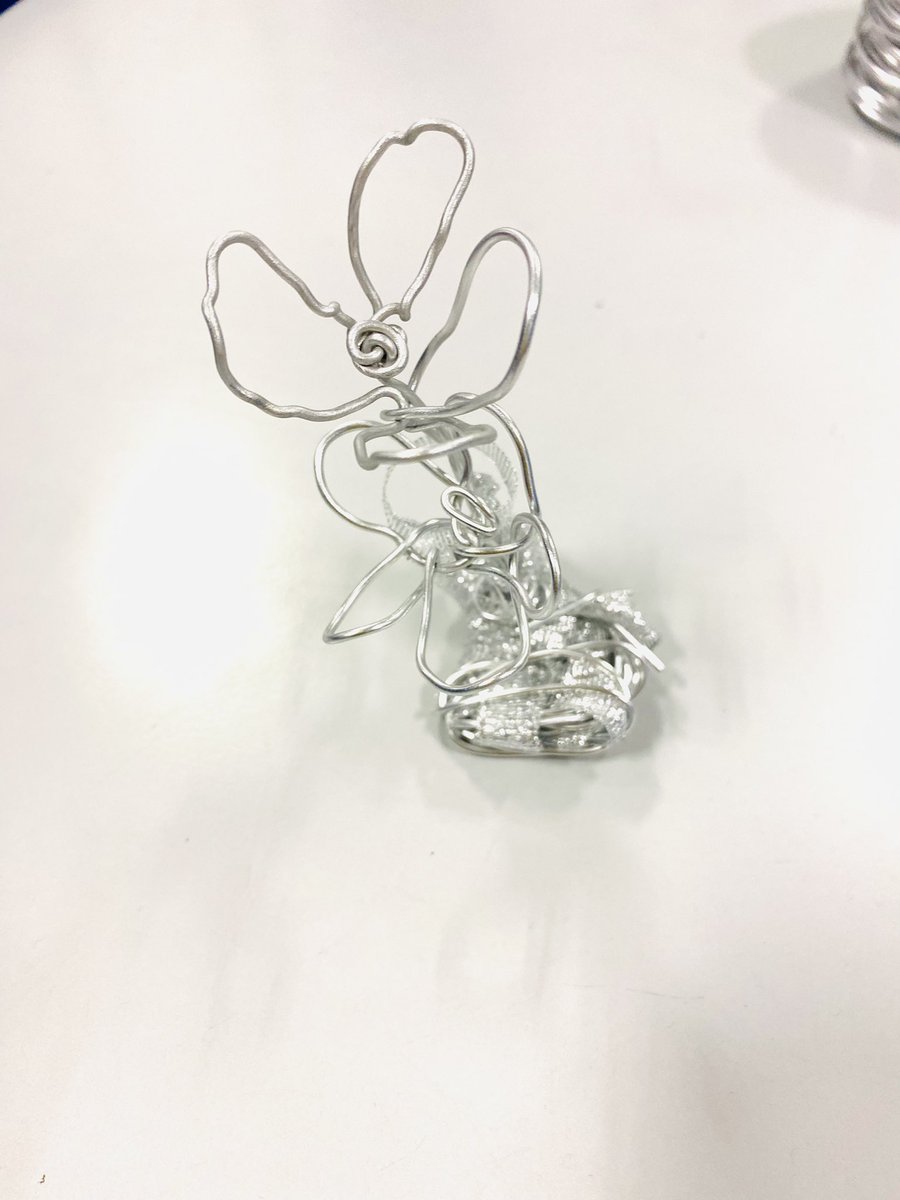 JillBusbyArt's tweet photo. Art Club wire art was fab today, kids using their own ideas β€οΈ #wireart #longridings #primaryart #artclub #brentwoodart #brentwoodkids #hutton #shenfield #primaryideas @LRPSchool #primaryartideas #hutton https://t.co/j8V6Dyx9fq