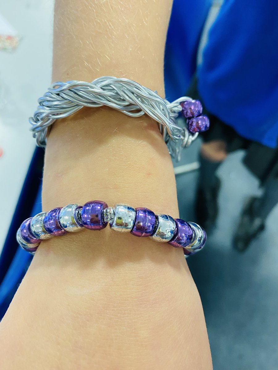 JillBusbyArt's tweet photo. Art Club wire art was fab today, kids using their own ideas β€οΈ #wireart #longridings #primaryart #artclub #brentwoodart #brentwoodkids #hutton #shenfield #primaryideas @LRPSchool #primaryartideas #hutton https://t.co/j8V6Dyx9fq