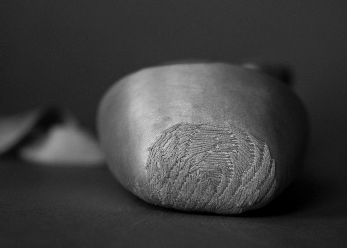 JEO6591's tweet photo. #BalletFascination #Ballet #BalletPhoto #BalletShoe #PointeShoe https://t.co/AJ3qkaYzXm