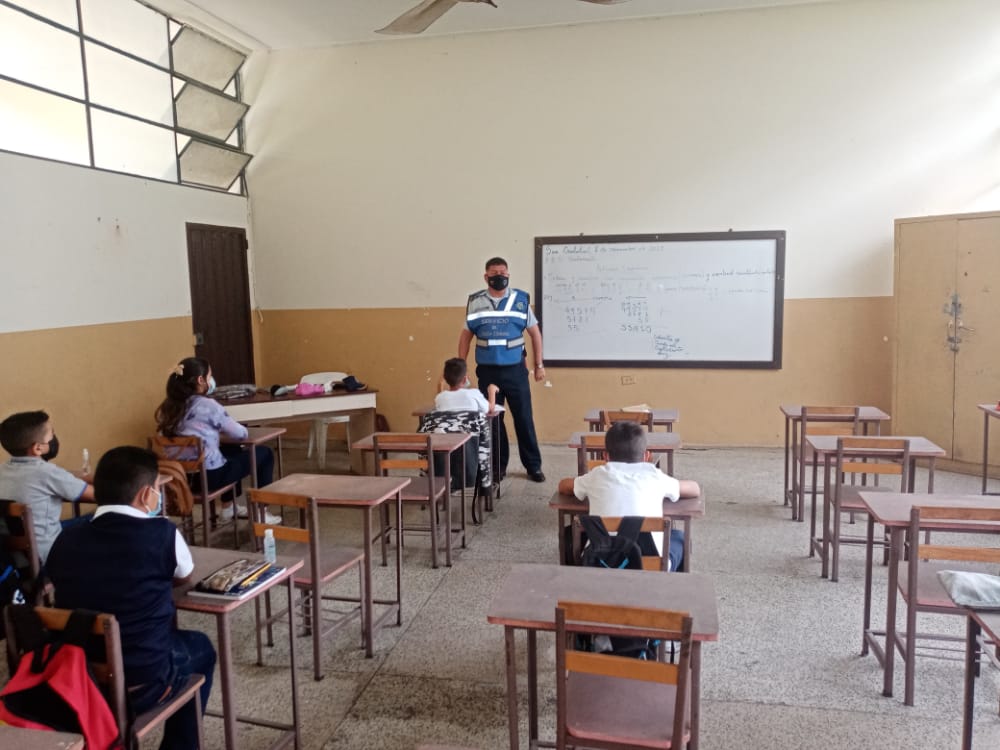 #8deNov Con la firme intensión de contribuir a los Cuadrantes de Paz Escolar, los organismos de seguridad brindaron charla formativa a los niñ<a href="/s/">『S』</a> de nuestra <a href="/bustamante_sc/">E.N. Bustamante</a> <a href="/LaAvanzadoraVE/">LaAvanzadora</a> <a href="/charlychaves/">Charly Rojas Chaves</a> @MPPEDUCACION @ZonaEducTachira <a href="/PoliciaTachira/">POLICIA DEL TACHIRA</a>