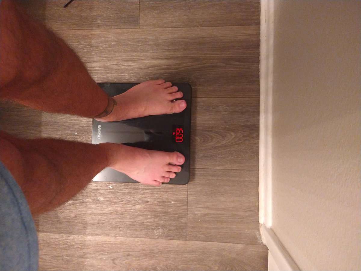 DavidMullins88's tweet photo. What a year. Started 205 and grinded to my goal of 160. So happy right now that I didn't give up 🤣 https://t.co/YyDULsnoTp