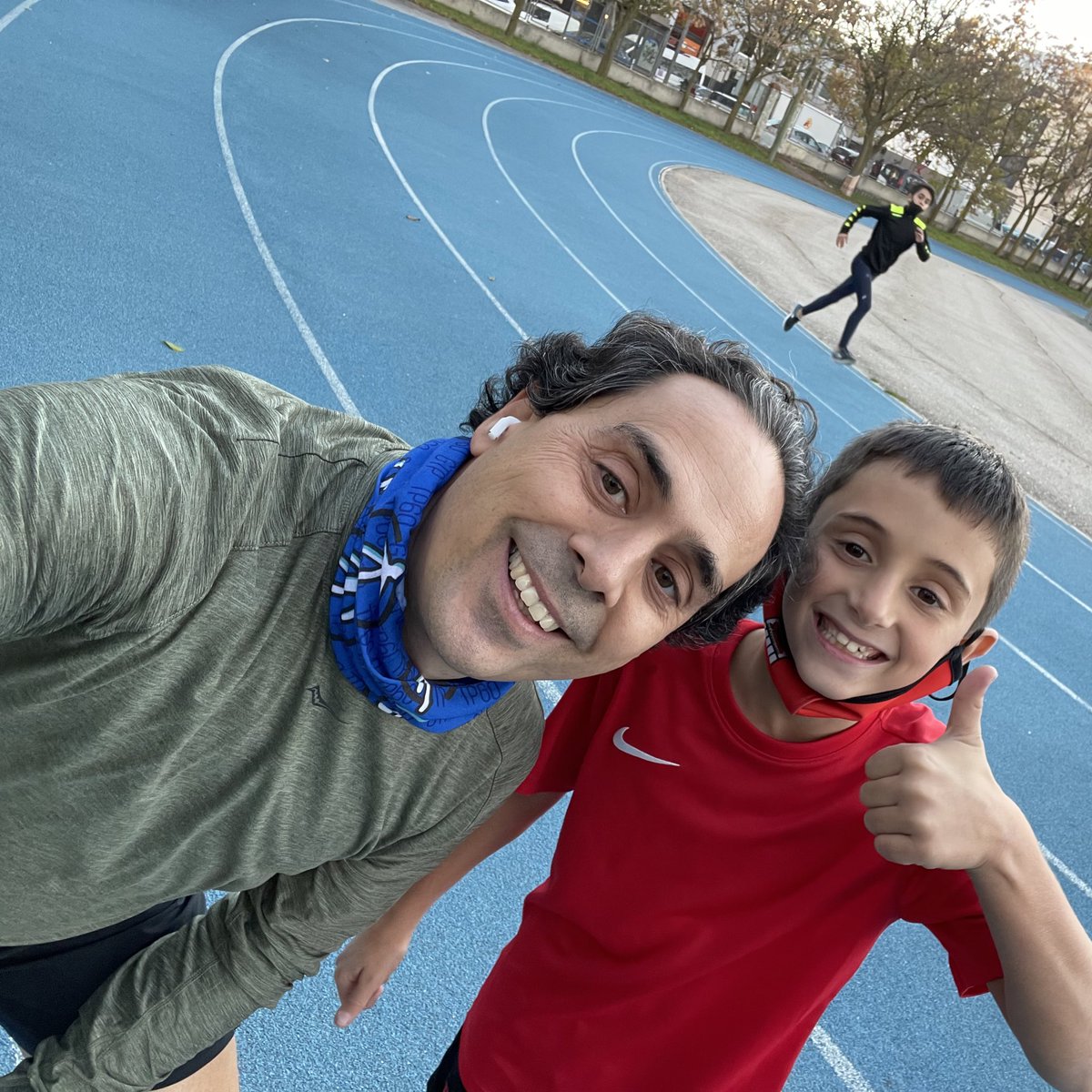 pablocarmenado's tweet photo. Cuando en la pista, tienes la mejor liebre posible. 
#Chechuman #kmsXalimentos #KMSxELA https://t.co/gEIZK7TuNT