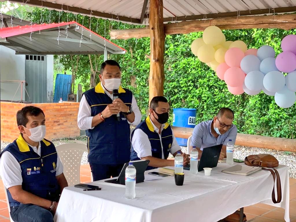 UNGRD's tweet photo. #ReduciendoElRiesgo| En #Yopal, subdir. de Reducción del Riesgo, @GuilleVelGra lidera con equipo técnico de @UNGRD, 5 mesa de seguimiento al avance del proyecto de obras de protección del Río #CravoSur, en compañía de @GobCasanare @Corporinoquia, veeduría y vecinos del afluente. https://t.co/IcfNFTUiqN