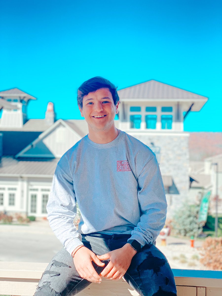 #MeetTheTeamMonday
Meet our CA Collin 👋
.
Collin is a senior majoring in Chemical Engineering. Collin spends ALL his free time in the gym getting gainz 🦾 But when he is not in the gym, he is on the Rugby 🏉 field for VT
#liveherelivewell #retreatatblacksburg