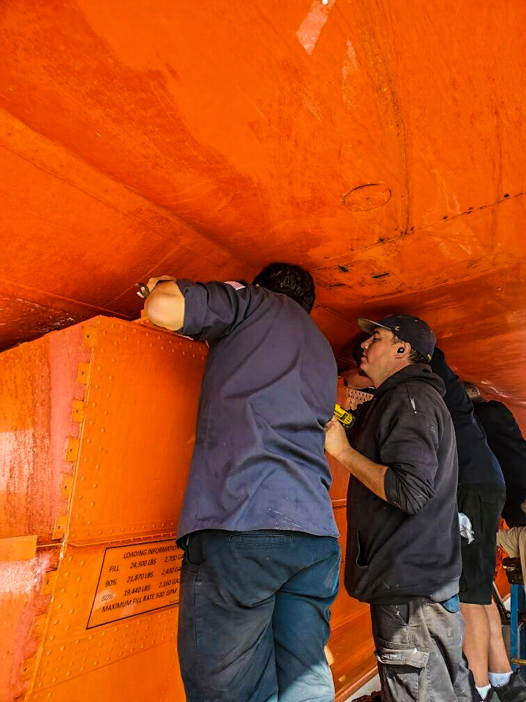 Ten_Tanker's tweet photo. The #MaintenanceCrew pulls down the retardant tanks at the end of each season for preventative #maintenance and required inspection. Each tank is large enough to hold 9,400 gallons of retardant, so this is no easy task! Working hard to ensure #Ten_Tanker is always #ReadyToServe. https://t.co/cZrzDDOQZN