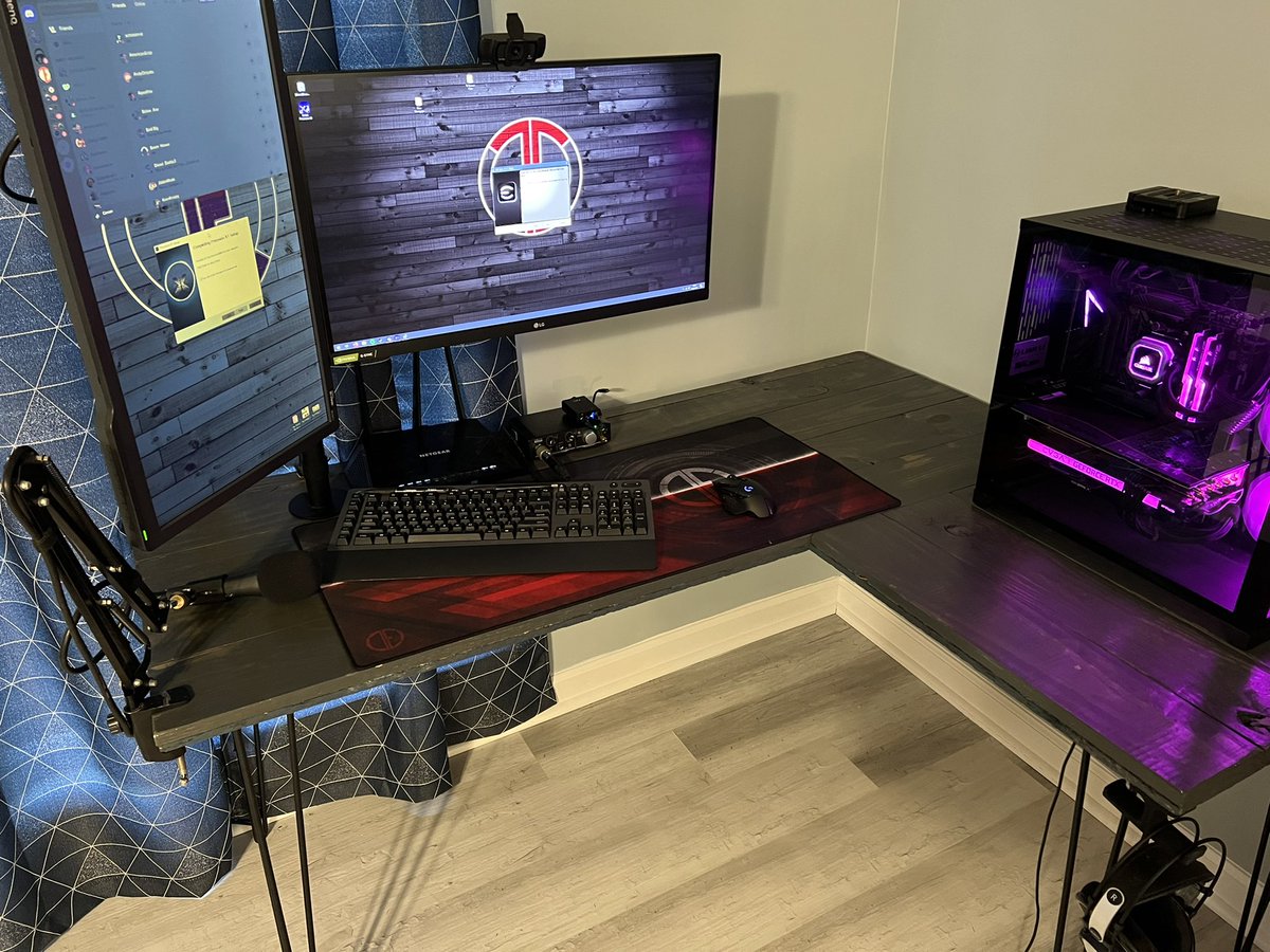 CarsonBekket's tweet photo. How much is too much time spent doing cable management? @JayzTwoCents https://t.co/0JB6WhPts1