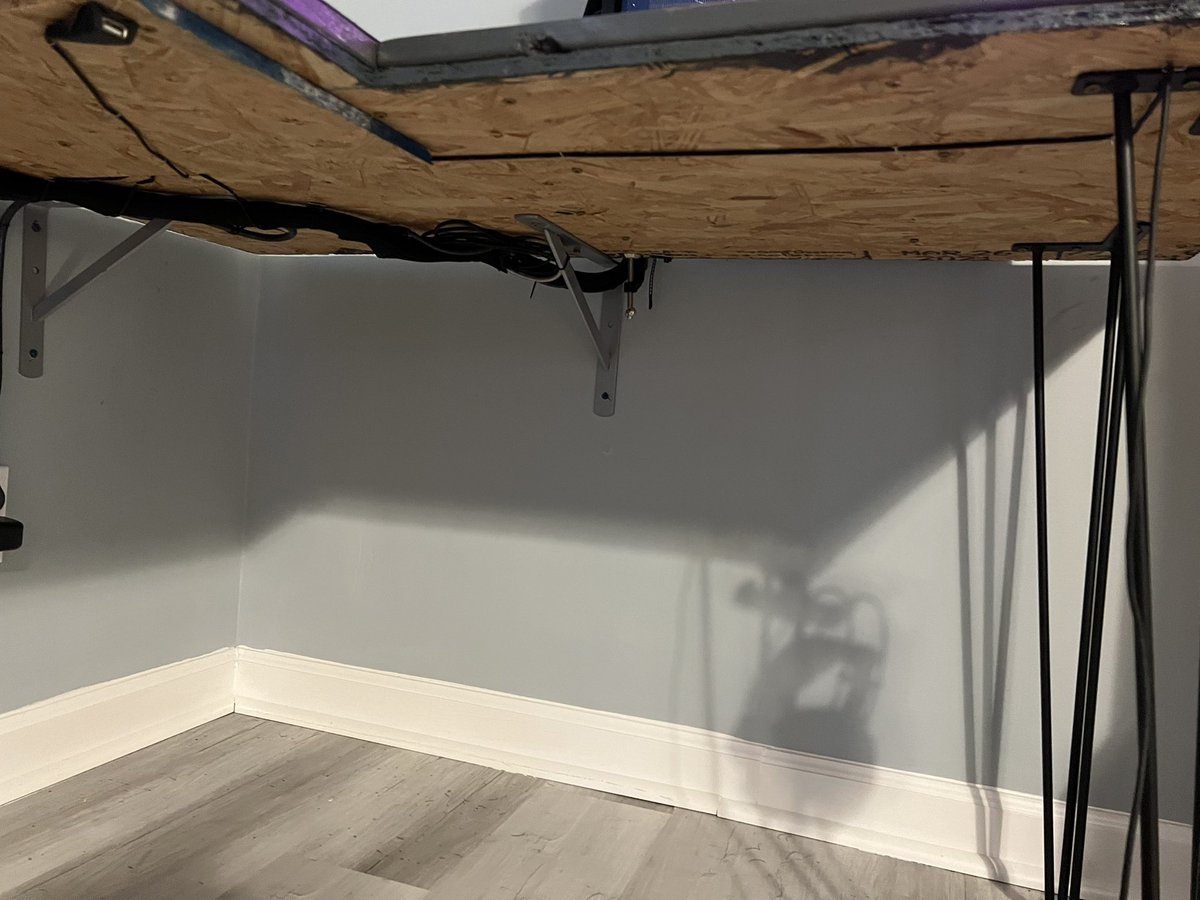 CarsonBekket's tweet photo. How much is too much time spent doing cable management? @JayzTwoCents https://t.co/0JB6WhPts1