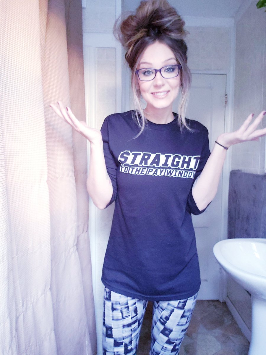 KelseyMcCarty12's tweet photo. 🤷‍♀️ guess im sticking with bathroom selfies... straight to the pay window 🤷‍♀️🖤 @TheCoachrules @TheCoachPicks https://t.co/UGIUtxX1jk