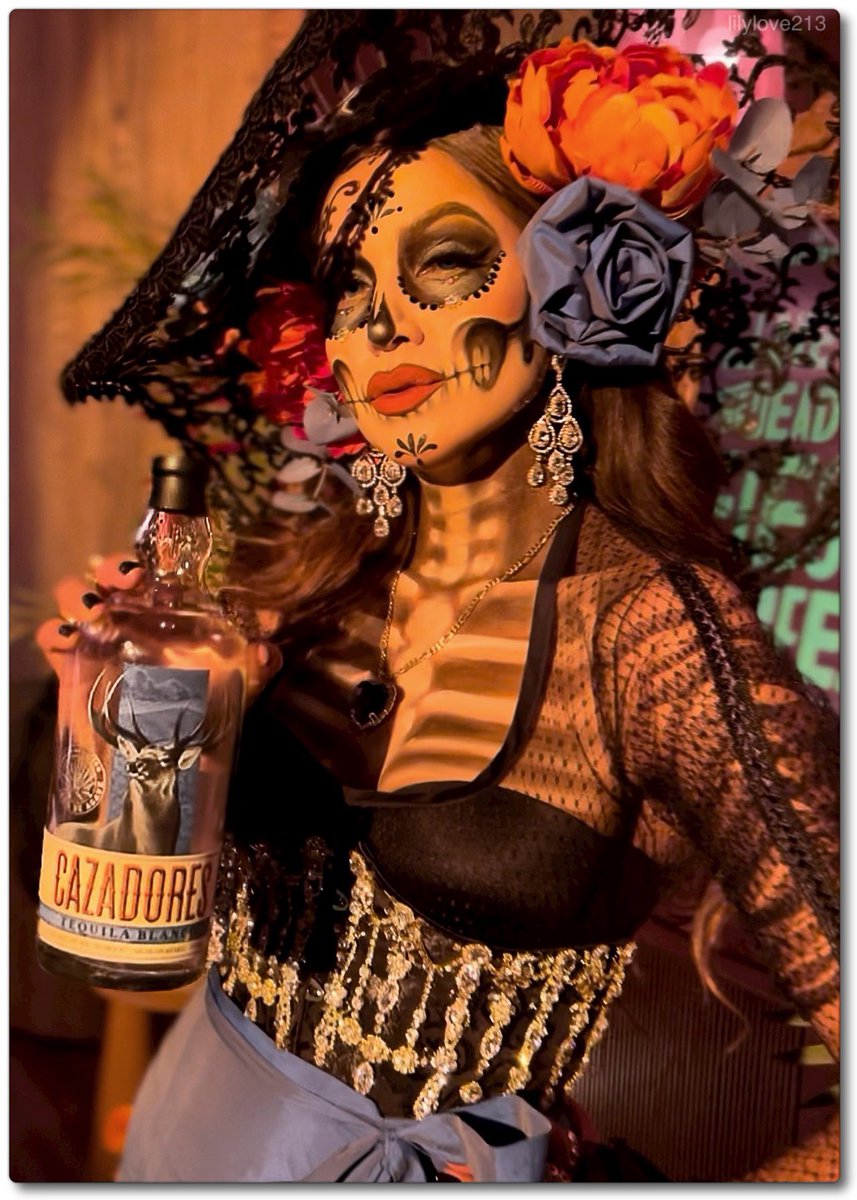 lilylove213's tweet photo. @tequilacazadores Tradition Never Dies 🖤💙🧡💀 #TequilaCazadoresCatrina #Catrina #DiaDeMuertos #traditionNeverdies #tradicionnuncamuere https://t.co/PFtEa18yPB