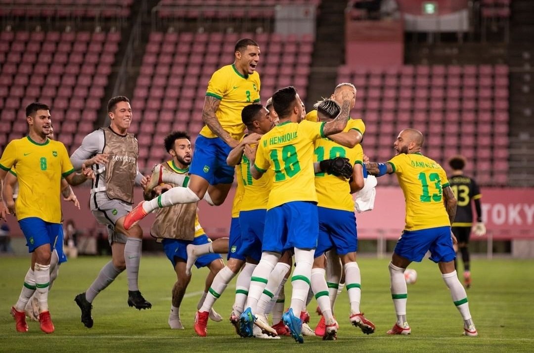 JogaBonitoIT4's tweet image. 🏆 3 punti nella 4° Giornata di  @VPLItaly | Girone 1

✅2-0 🆚 @fcbordellona 

⚽ @IT4_Insigne 
⚽ @IT4_Ziyech 
👟 @dileoacm 

Grande prestazione di squadra! 🇧🇷