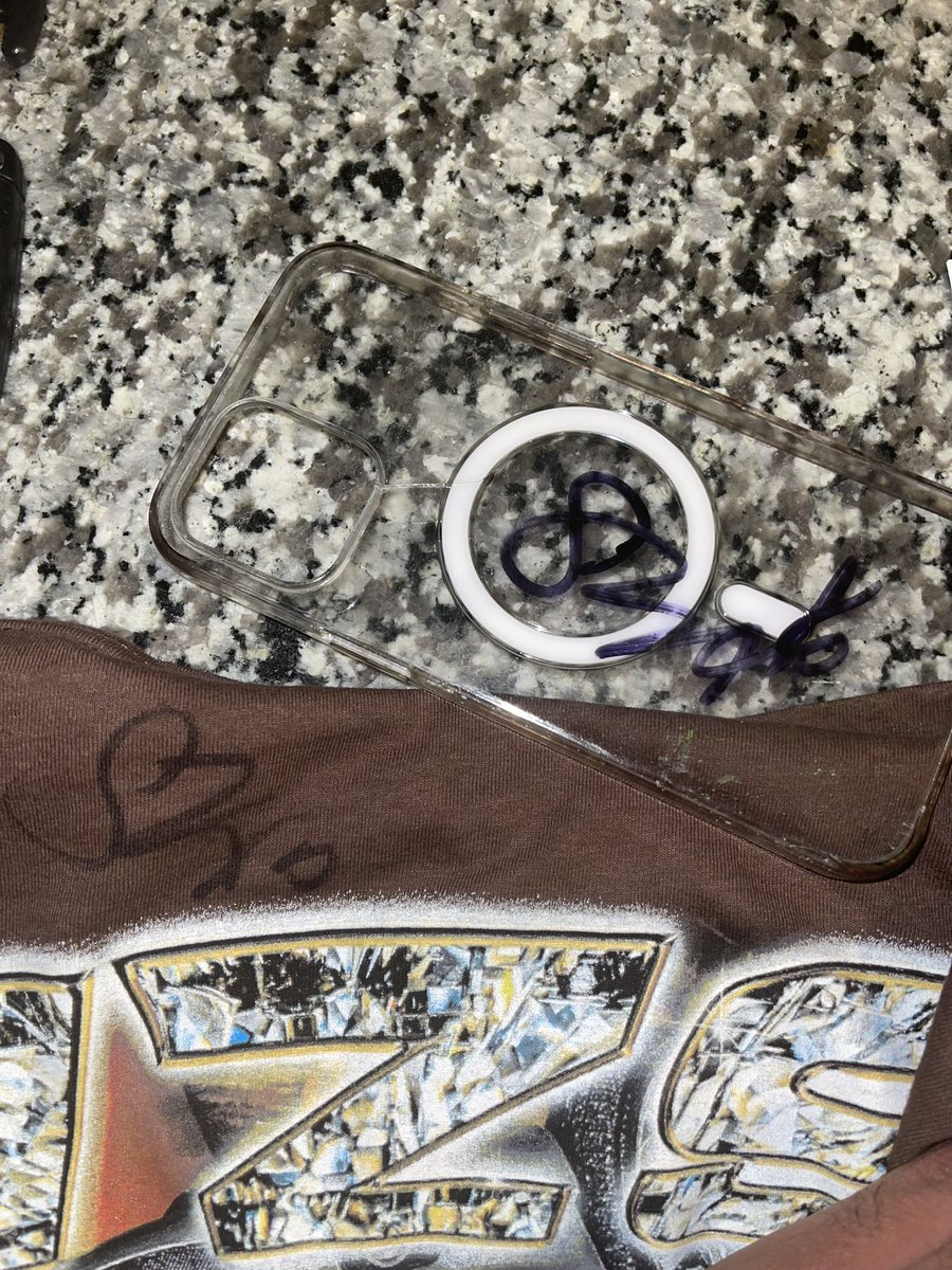 fkatyler's tweet photo. phone case and shirt signed by @sza ??? what a good day it was 🥰 https://t.co/8r6zNsfAg9