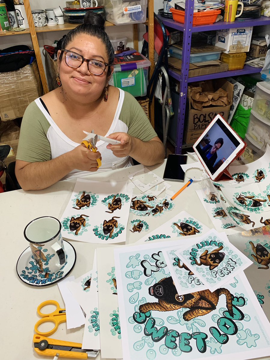 StudioTerricola's tweet photo. Hicimos pruebas de stickers, queremos sacar unos más resistentes, sobre todo al líquido y que duren mucho más tiempo⏱😱 COMING SOON 🙀👀👩‍💻🐶✂️📌📎 
.
#stickers #drew #illustration #dog #animallovers #ilustradorasmexicanas #sticker #mexico #calcomanias #creativework https://t.co/unMyx9DJN6
