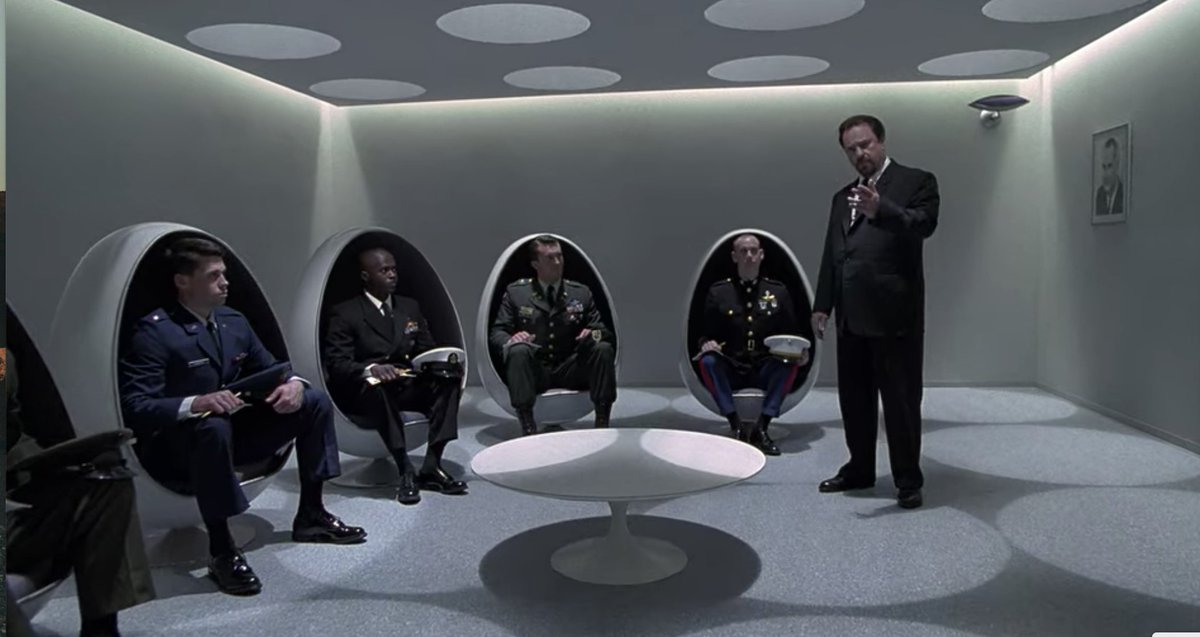 TheLBJProject's tweet image. Did you guys know that there's an LBJ cameo in Men in Black (1997)? 🕶️👽🤠