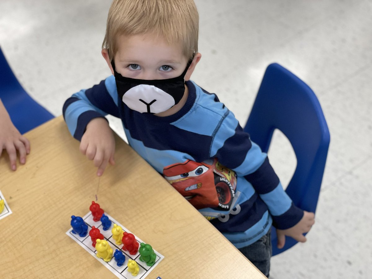 DarciFinn's tweet photo. These #TMgenius practice using Ten-Frames today in math groups https://t.co/c1FrVxkFsF