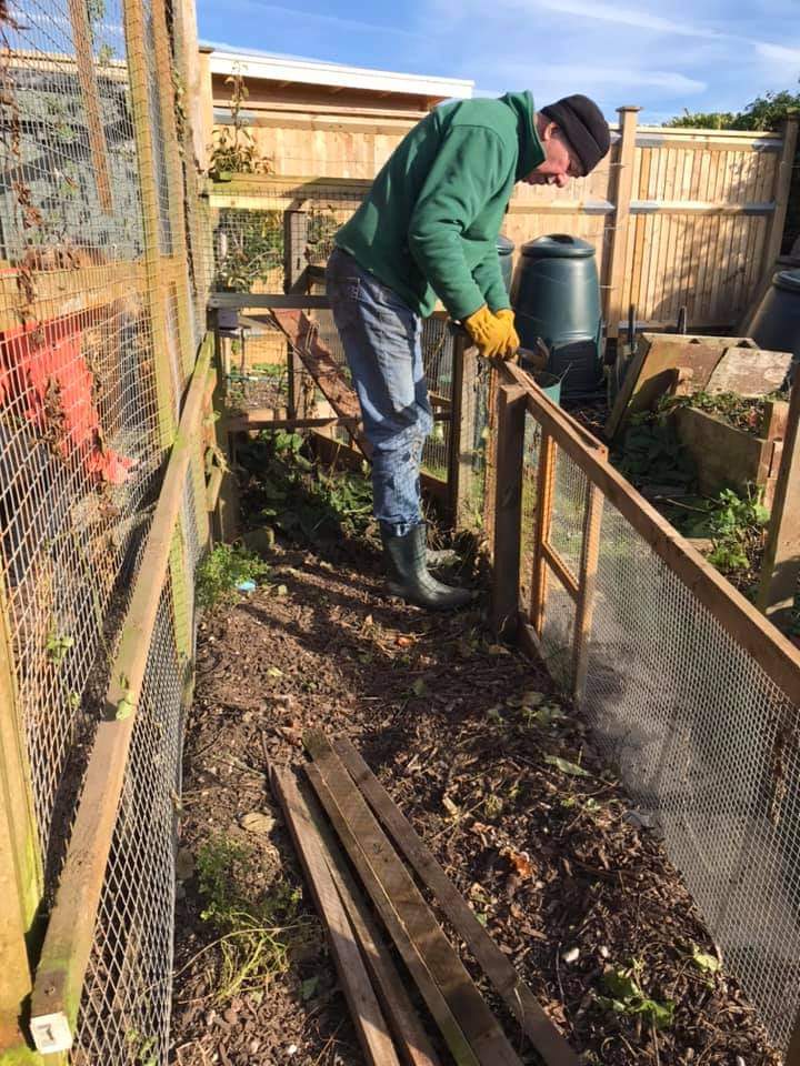 GrowEastbourne's tweet photo. Well, we are now the proud owners of a chicken coop - thanks to a very kind donation! We spent the morning (with a lot of help from friends) dismantling the coop and transporting back to Gorringe Road. Watch this space! https://t.co/PW1IKDNa78