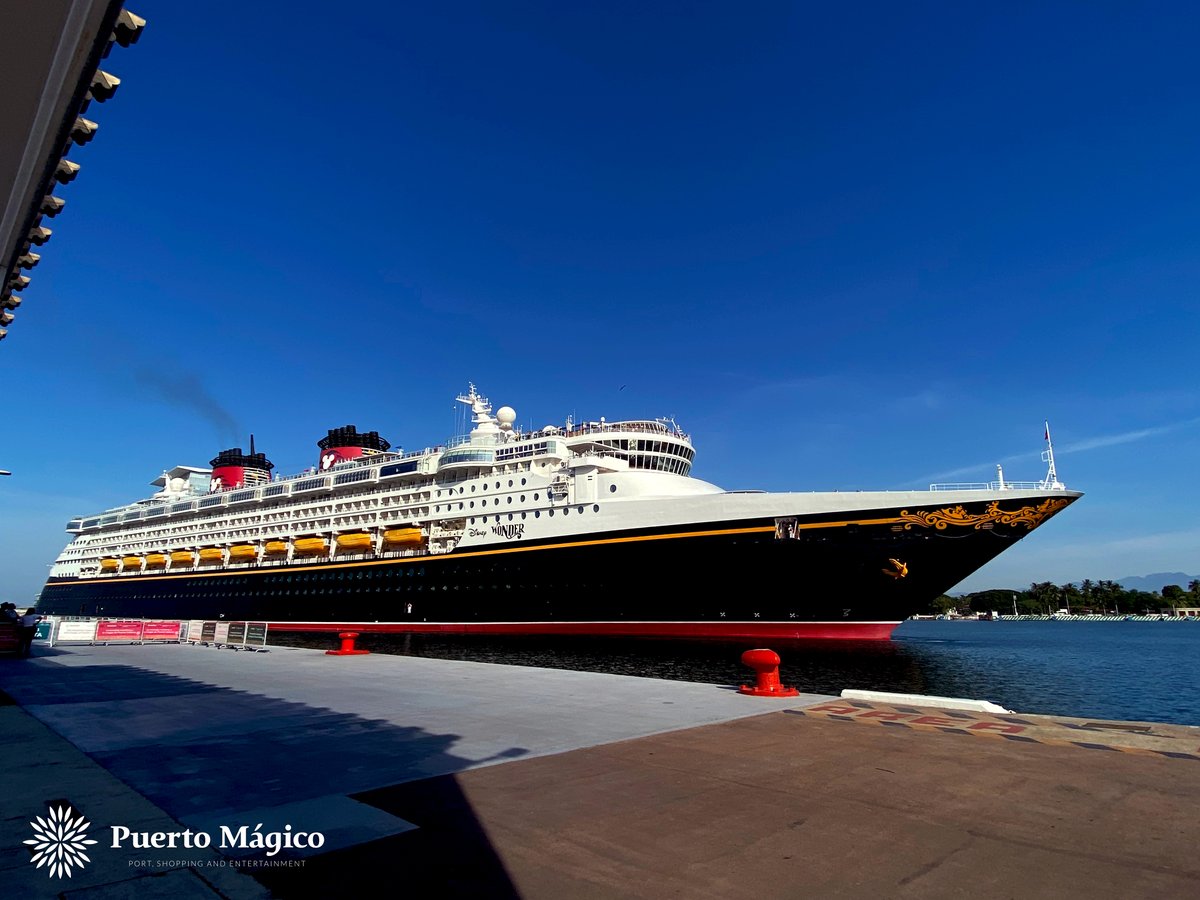 PvMagico's tweet photo. Iniciamos la semana con el primer arribo del crucero #DisneyWonder🛳
#wearecreatingmagic #elpuertodemexico #puertomagicopv #PV #visitmexico #travel #PuertoVallarta #crucero #cruise #Disney #disneywonder #shopping #centrocomercial #Tiendas https://t.co/4fZlnxTVse