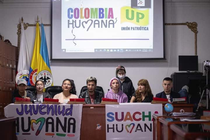 soachahumana's tweet photo. Apoya a nuestros lista de jóvenes de la #ColombiaHumana - UP, integrada por liderazgos de lujo, luchadoras/es sociales formados en el trabajo comunitario en nuestro muncipio.
Si tienes entre 14 y 28 años, este 5 de diciembre vota por nuestra lista.
#TransformarSoacha https://t.co/7UrkNOZ6Np