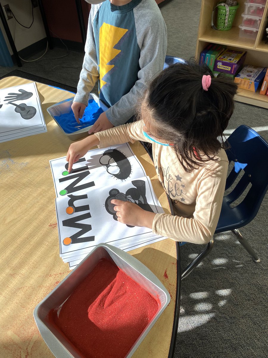Kellyarmfelt's tweet photo. Lots of learning today around letters and sight words! https://t.co/8i2evtjgRy