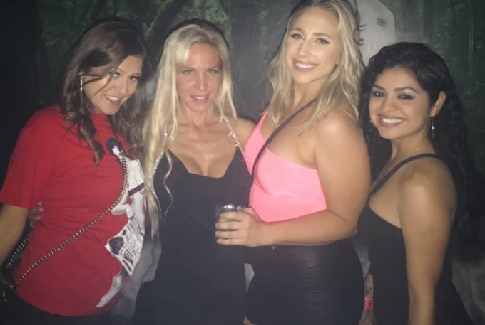 I love doing appearances and meeting all of you! You&rsquo;re all amazing! #nadianorth https://t.co/aIqa6w<a href="/tag/nadianorth"class="tags"><span>#nadianorth</span></a>
