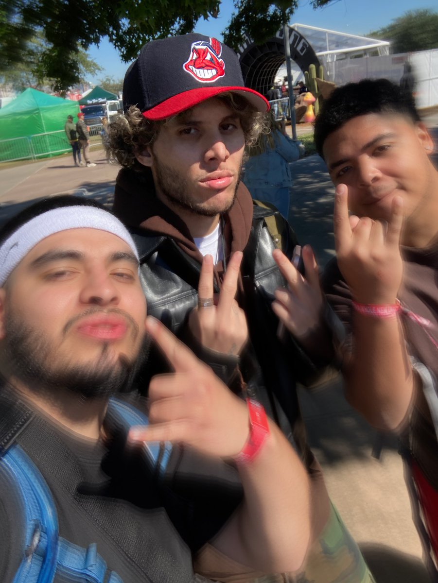 _only1jonesy's tweet photo. SHOW WAS INSANE 🤯 

RIP to all that lost their lives &amp; prayers to all the families 🙏🏽 #astroworld ‘21 https://t.co/HLhk6wYpVf