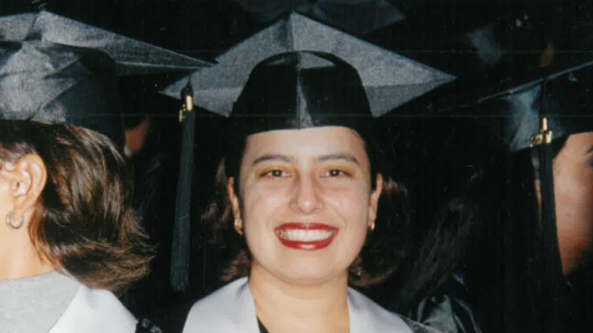 UTSAvpba's tweet image. I am a proud first-gen graduate and am thankful for UTSA’s commitment to support student success. To the nearly 12,000 first-gen students at UTSA – we are proud of you &amp;amp; celebrate your success! @utsa_fgtsc @FirstgenCenter @COETalk 

#FirstGenUTSA #CelebrateFirstGen #ThankfulUTSA