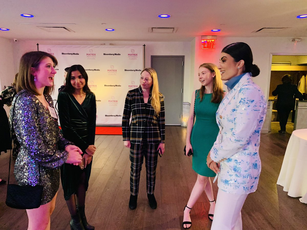 NYWICI's tweet image. NYWICI ‘s @IAMASHLEYMILES, Founder &amp;amp; CEO Franklyn West, speaking with past scholarship winners during tonight’s LIVE Matrix Awards reception held at @ChelseaPiersNYC. #nywiciMatrix21 #matrix2021