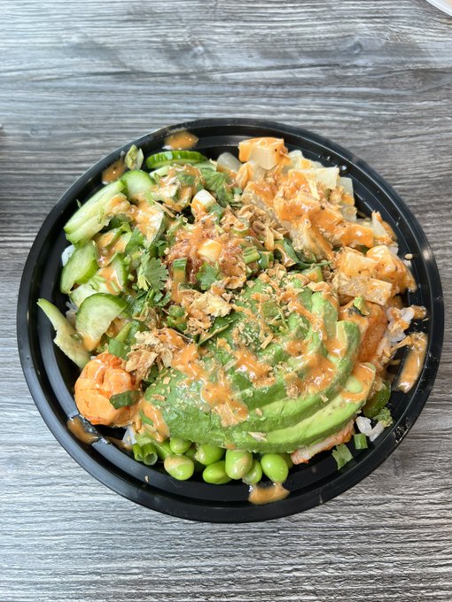 I started getting pineapple in my poke bowl and let meee tell you 👩&zwj;🍳💋😙 https://t.co/2PDhT8Gv0M<a href="/tag/newnew"class="tags"><span>#newnew</span></a>
