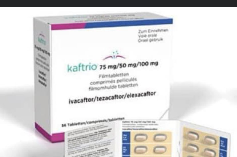 fqcmancha (@fqcmancha) on Twitter photo KAFTRIO ha sido aprobado por el Ministerio de
Sanidad y estará disponible a partir del próximo dia
1 de Diciembre. Queremos dar las gracias al
<a href="/sanidadgob/">Ministerio de Sanidad</a> , <a href="/CarolinaDarias/">Carolina Darias</a>
al laboratorio <a href="/VertexPharma/">Vertex Pharmaceuticals</a> y <a href="/FEFQ_CFspain/">Fed. Esp. Fibrosis Quística</a>
Y sobre todo GRACIAS a todas las familias Fq! KAFTRIO ha sido aprobado por el Ministerio de
Sanidad y estará disponible a partir del próximo dia
1 de Diciembre. Queremos dar las gracias al
<a href="/sanidadgob/">Ministerio de Sanidad</a> , <a href="/CarolinaDarias/">Carolina Darias</a>
al laboratorio <a href="/VertexPharma/">Vertex Pharmaceuticals</a> y <a href="/FEFQ_CFspain/">Fed. Esp. Fibrosis Quística</a>
Y sobre todo GRACIAS a todas las familias Fq!