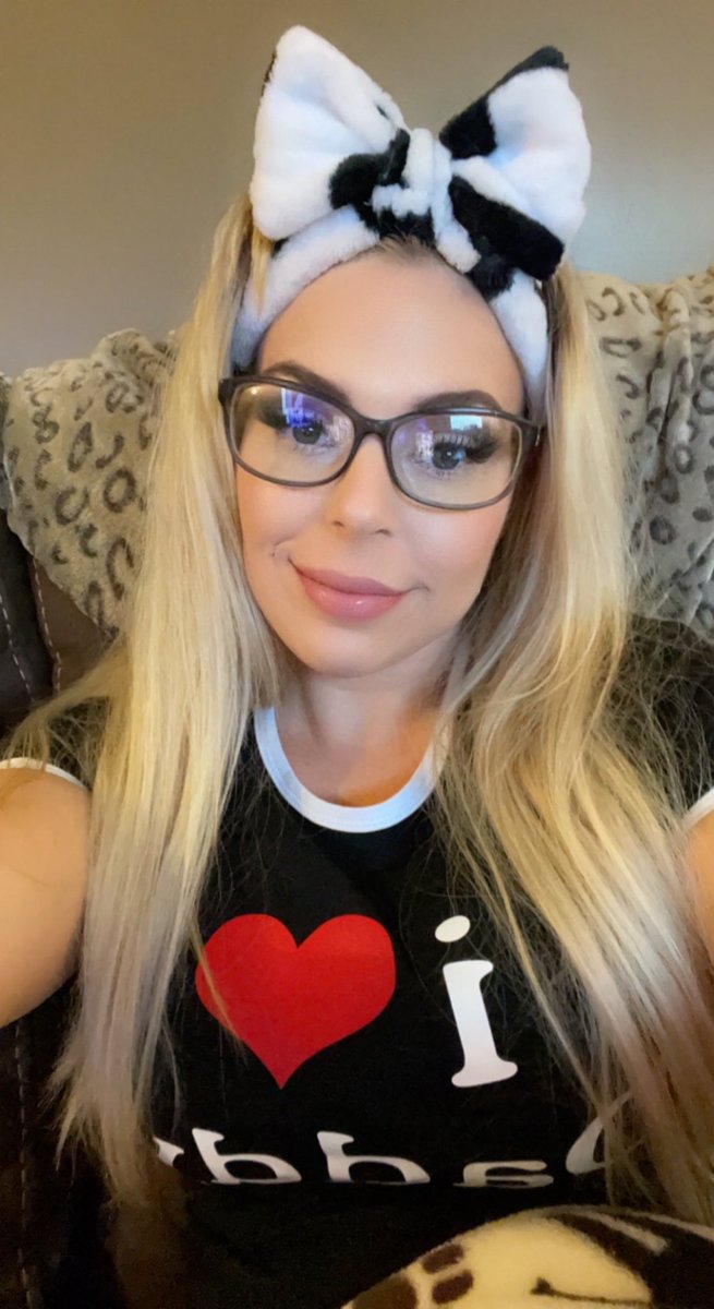 ashlleyraexo's tweet photo. Mooooo! 😂🤓 https://t.co/q5pRtmPHLu
