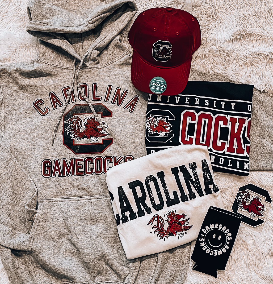 🚨GIVEAWAY🚨 Want to win this #BarefootSixPack ?!YOU KNOW WHAT TO DO⬇️
FOLLOW, LIKE, &amp; RETWEET!
Check out Twitter &amp; Instagram for another chance to win! WINNER ANNOUNCED FRIDAY! #ShopBarefoot #GoCocks #UofSC