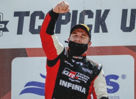 fuegosagrado_ok's tweet photo. #Automovilismo
@actcargentina
Mariano Werner ganó en Viedma, es nuevo líder de la #CopaShell y arde el campeonato del #TCPickUp a una fecha del final!!
1 - @MWernerOK - #Toyota
2 - @juampigianini - #Ford
3 - @andijakos - #Toyota https://t.co/z7oLRULEtW
