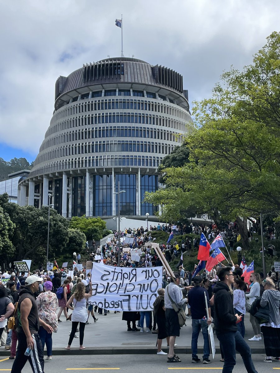 LiziGuest's tweet photo. It’s a great day to be double jabbed and wearing a mask in Wellington #wellington #science https://t.co/4pMjt8jYRX
