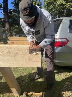 TFGuild's tweet photo. Did you miss this week's Guild Notes? Guild members worked with Leland Street Cooperative Garden to build a new structure for the non-profit. Check it out! https://t.co/kJA37nQ2S8
#timberframersguild #communitybuilding #lelandcooperativegarden https://t.co/sbpIvUxKL9