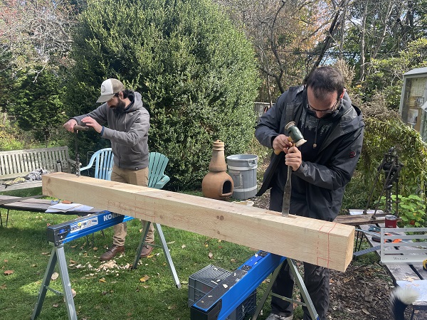 TFGuild's tweet photo. Did you miss this week's Guild Notes? Guild members worked with Leland Street Cooperative Garden to build a new structure for the non-profit. Check it out! https://t.co/kJA37nQ2S8
#timberframersguild #communitybuilding #lelandcooperativegarden https://t.co/sbpIvUxKL9